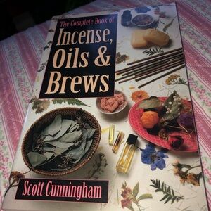 The Complete Book of Incense, Oils & Brews by